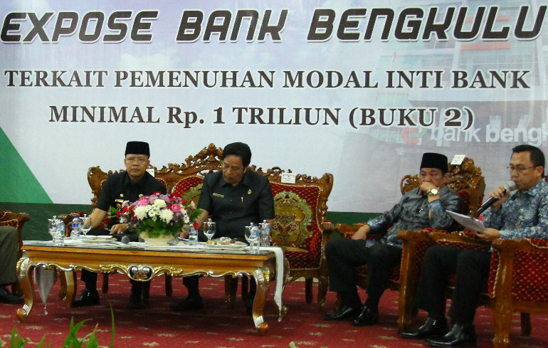 Expose Bank Bengkulu terkait pemenuhan modal inti Bank Minimal 1 Triliun yang dilaksanakan di Balai Raya Semarak Provinsi Bengkulu, Kamis (20/7).