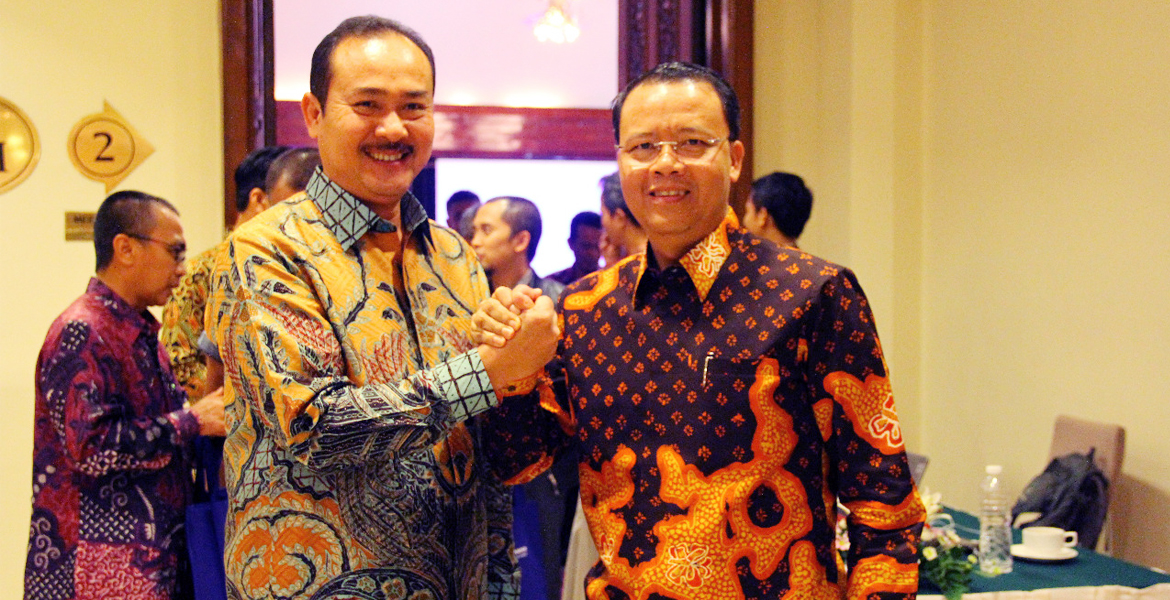 Plt. Gubernur Bengkulu Rohidin Mersyah bersama Project Manager Hululais PGE Hasan Basri