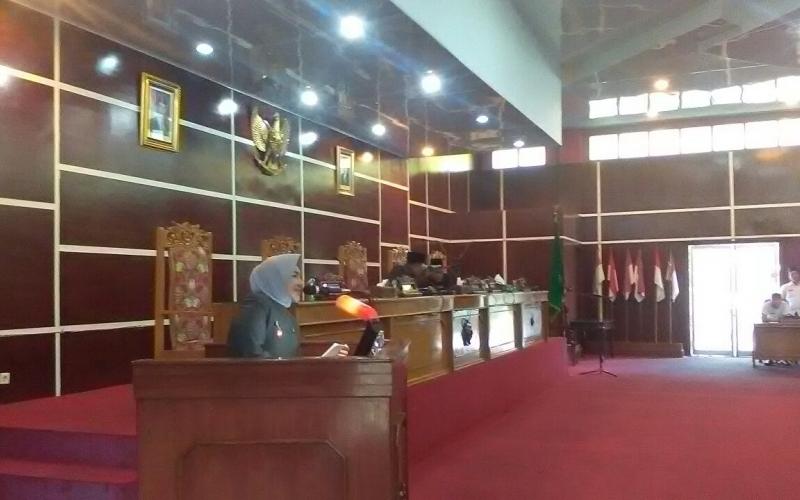 Rapat paripurna dengan agenda penyampaian nota keuangan atas rancangan APBD tahun 2018 oleh Walikota Bengkulu