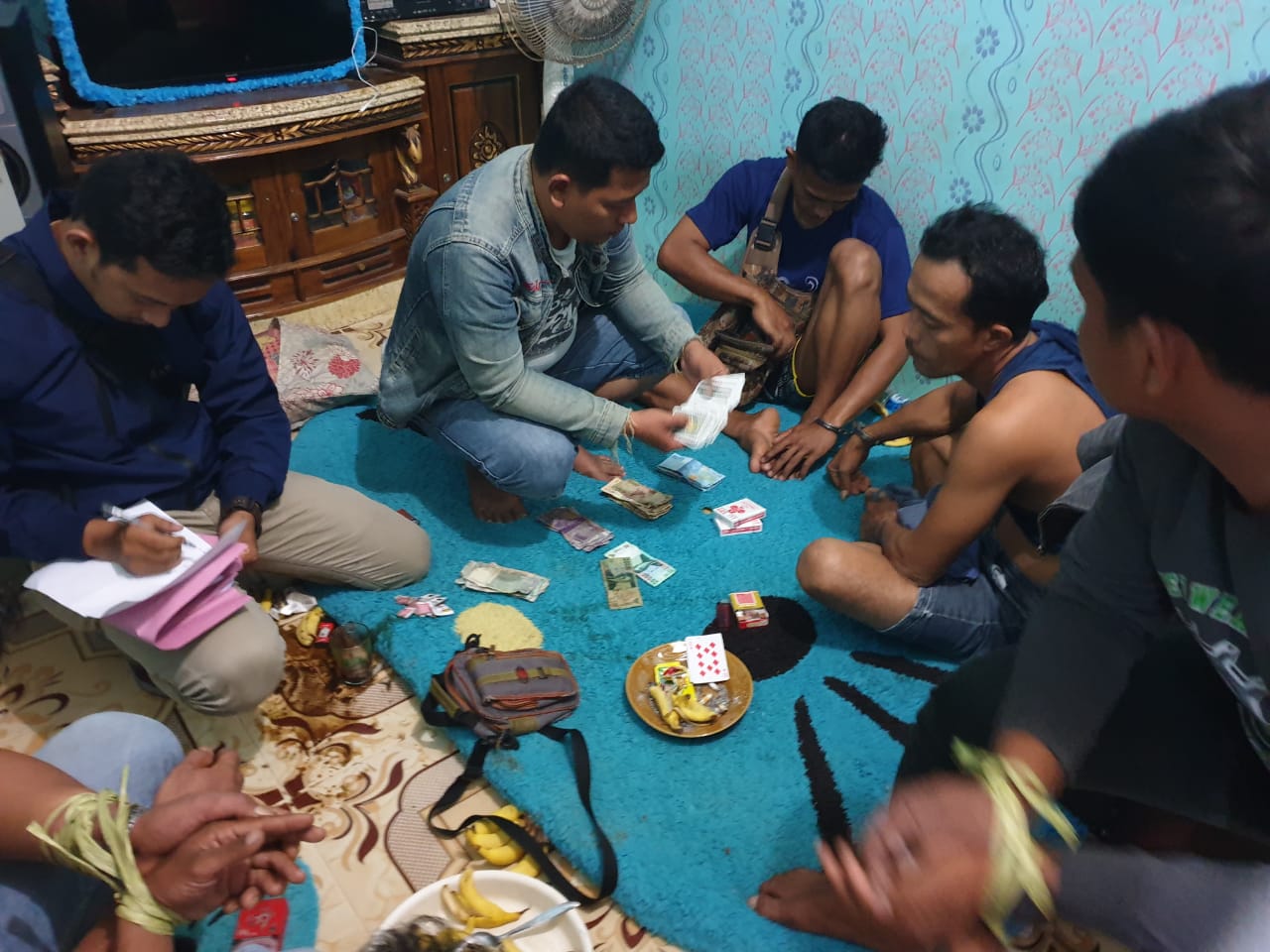 Hukum