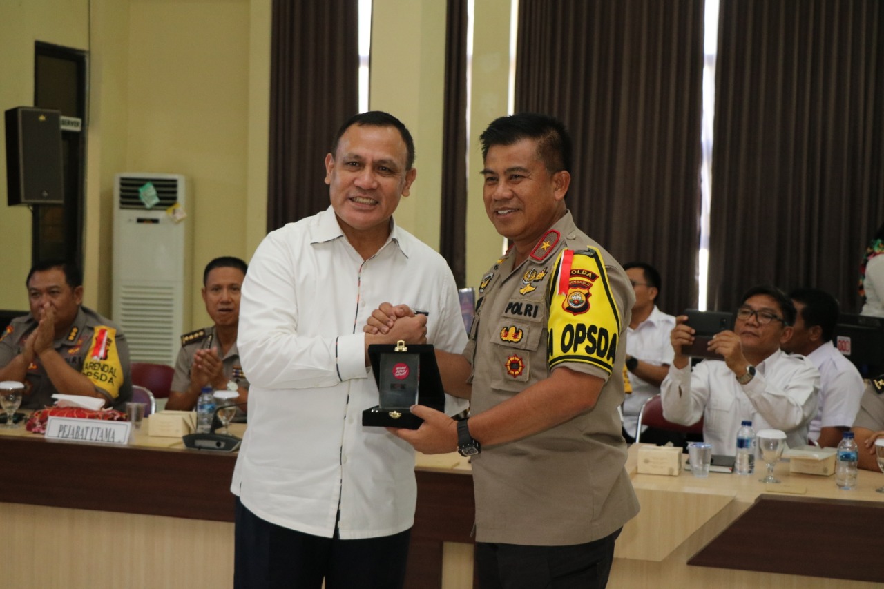 Hukum