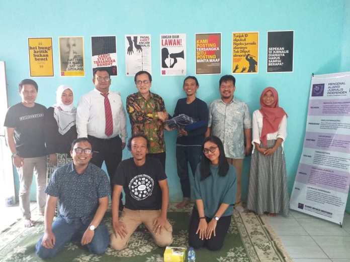 Hukum