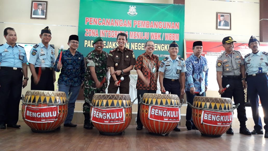 Hukum