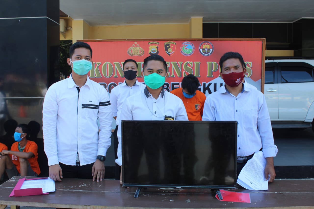 Hukum