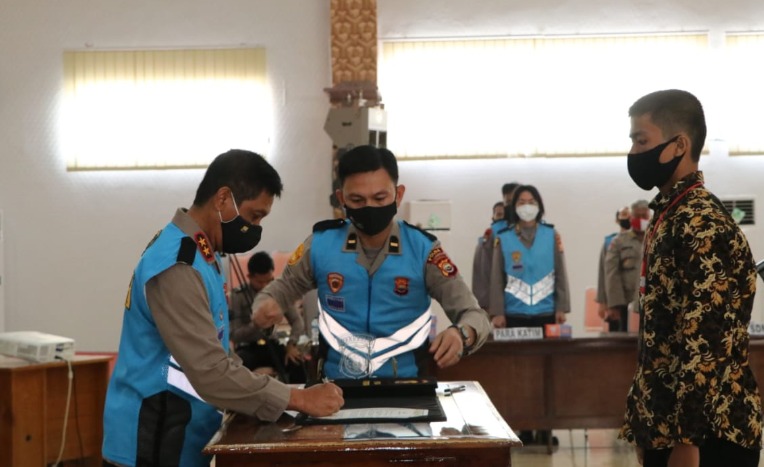 Hukum