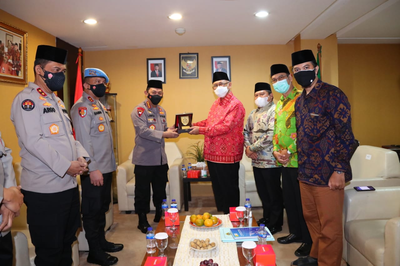 Hukum