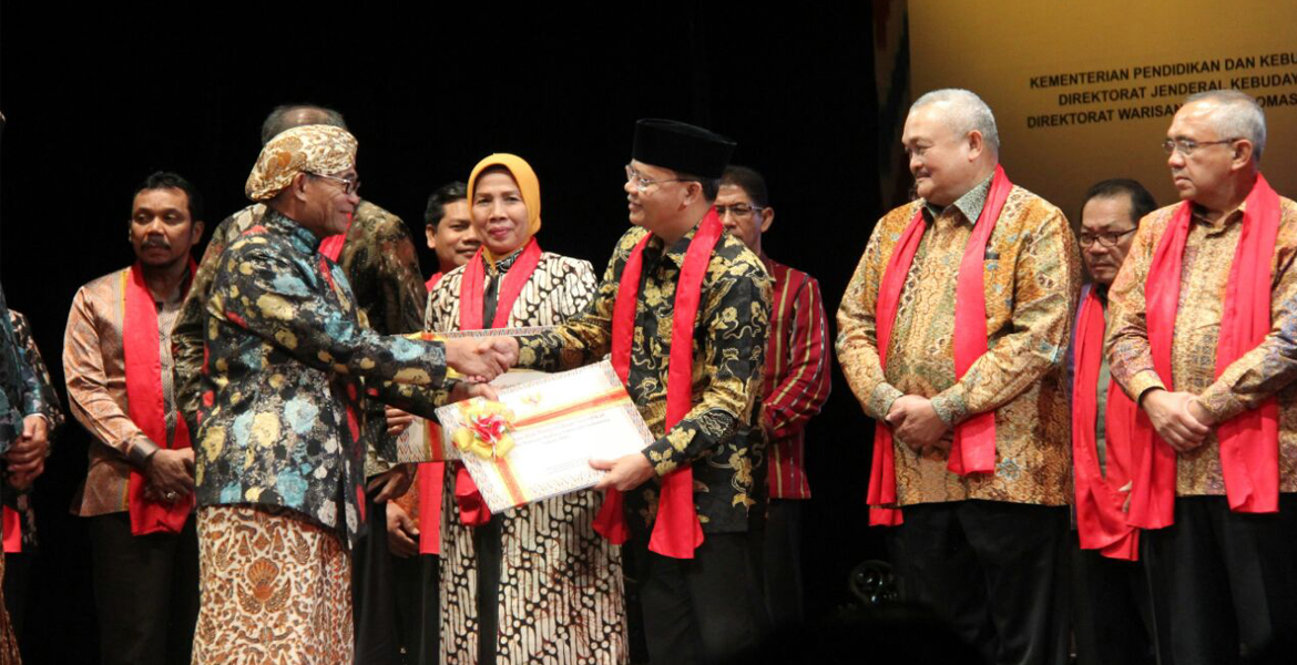 Plt. Gubernur Bengkulu saat Menerima Serfikat Warisan Budaya tak benda tahun 2017
