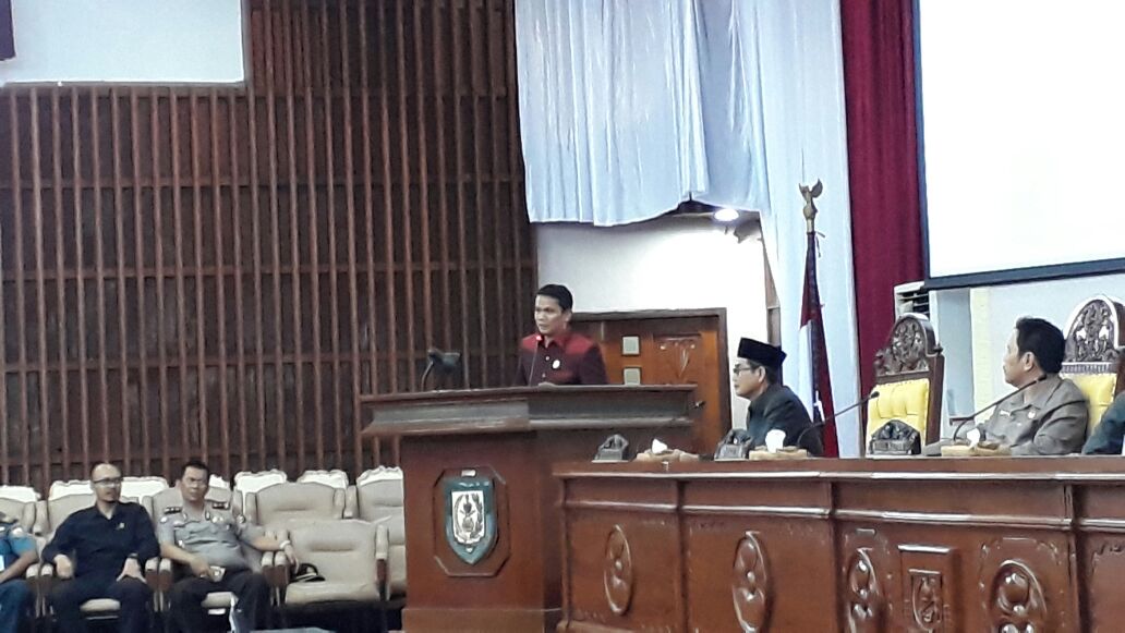 Perwakilan fraksi Gerindra menyampaikan pandangan akhir