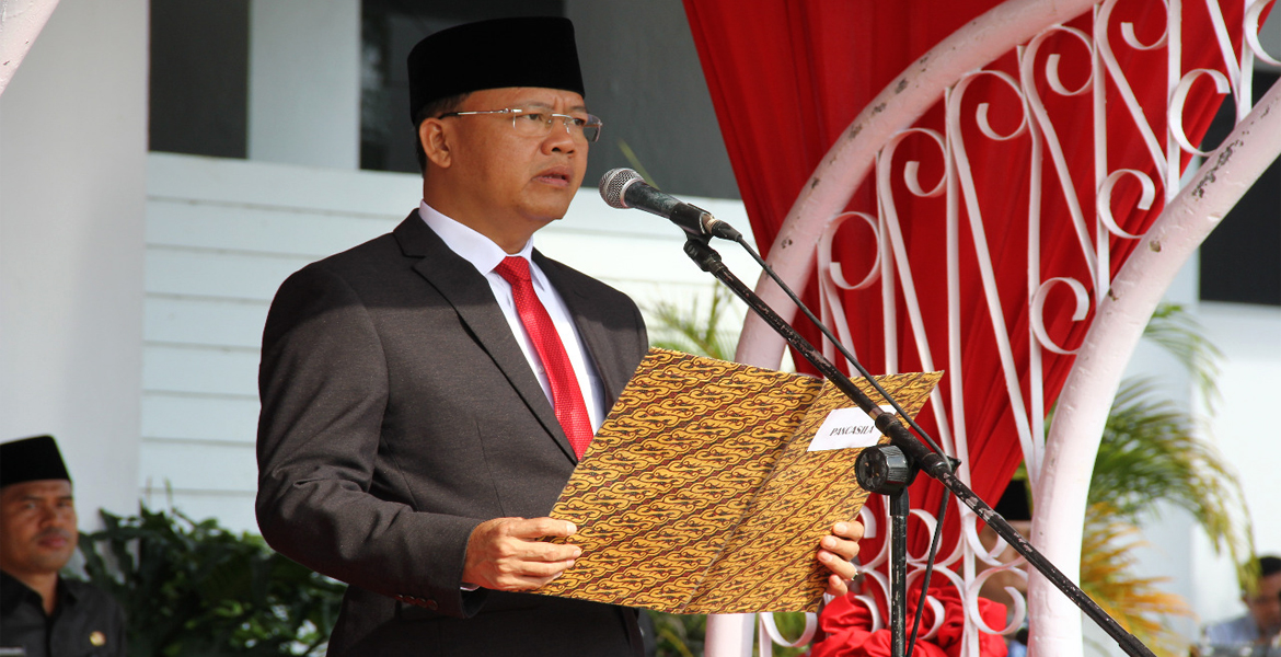 Plt Gub Rohidin Mersyah Membacakan Teks Pancasila