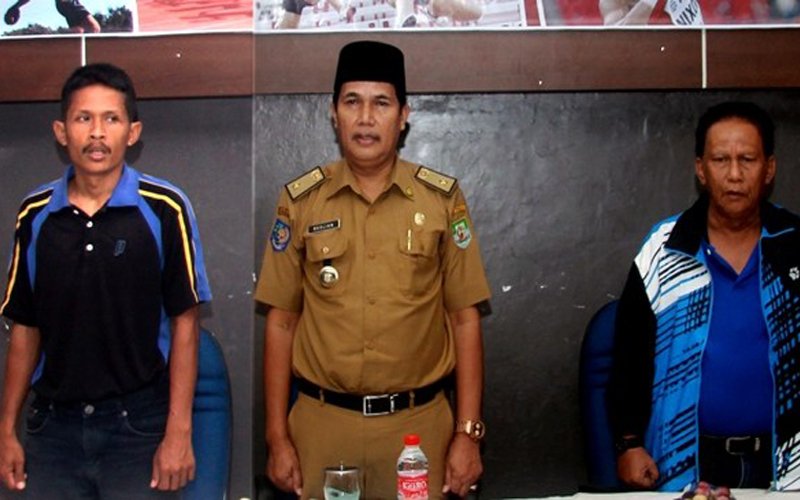 Kabid Peningkatan Prestasi Olahraga Drs. Roslian, MM membuka pelatihan didamping Cukup Pahala Widi, M.Or dan Edy Winada, S.Pd.
