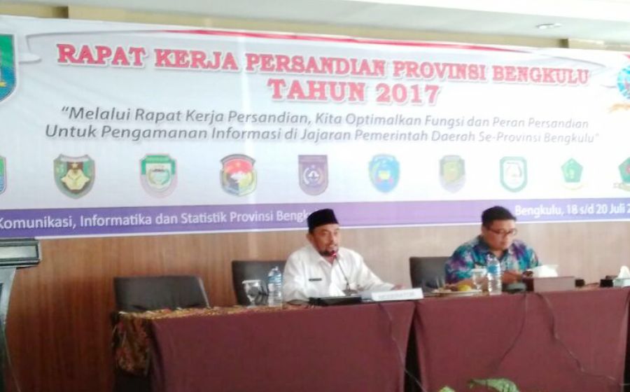 Hamka saat membuka Rapat Kerja Persandian Provinsi Bengkulu, di Grage Horizon, Rabu(19/7)