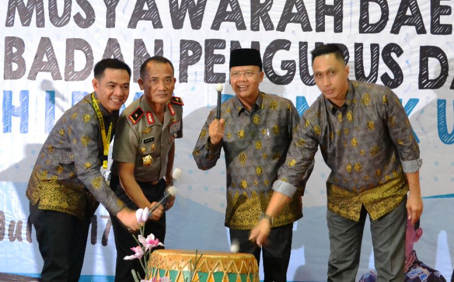 Plt. Gubernur Bengkulu Rohidin Mersyah saat membuka Musyawarah Daerah III Badan Pengurus Daerah Himpunan Pengusaha Muda Indonesia (HIPMI) Bengkulu, Rabu (19/7). 