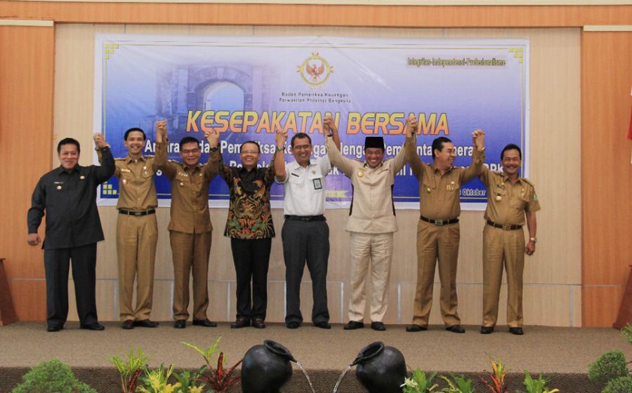 Penandatanganan SK serah terima PNS lulusan IPDN angkatan XXIII dari Kemendagri RI kepada Pemerintah Provinsi II