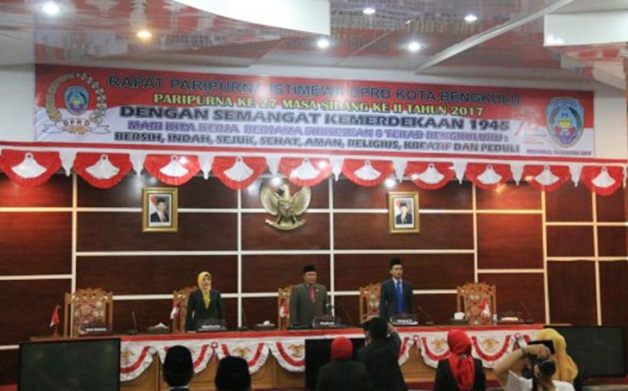 Paripurna Memdengarkan Pidato Kenegaraan Presiden Joko Widodo (Jokowi) lewat layar kaca