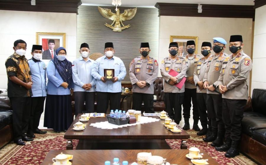 Hukum