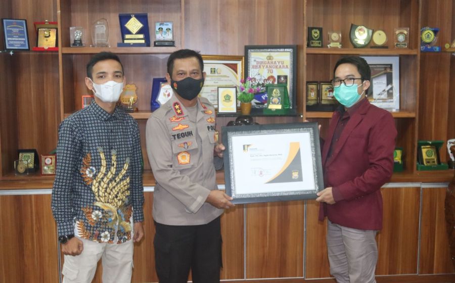 Hukum