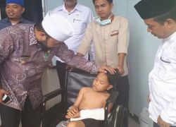 Walikota Bengkulu Helmi Hasan mengantarkan keberangkatan buah hati Helda dan Abadi ini dari RS. M. Yunus Bengkulu